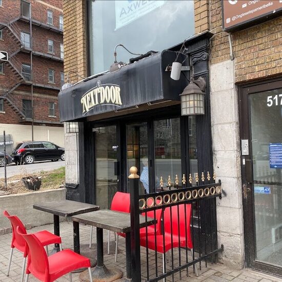 Nextdoor Pub & Grill - Restaurants Terrasses pr&egrave;s de: H4E3H6