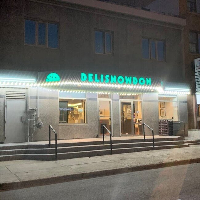 Snowdon D&eacute;li -  Restaurants Near: H4A1E2