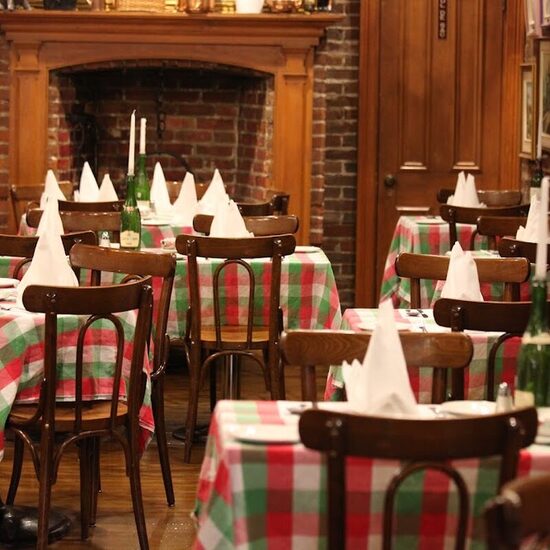 Café De Paris - Restaurants Bistro, Sandwichs, Desserts et Sucreries, Salades, Tartares de Québec