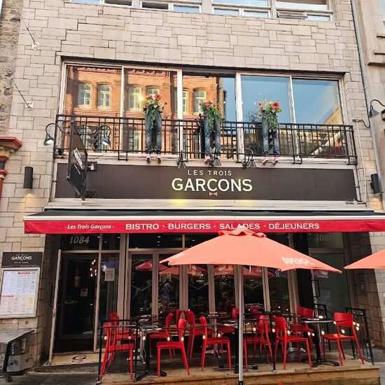 Les Trois Gar&ccedil;ons - Terrace Restaurants in Quebec