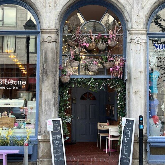 Bar &agrave; Beurre - Old Montreal Open Morning Restaurants