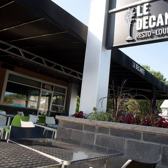 Le Décante - Restaurants Entrée accessible aux fauteuils roulants de Lavaltrie