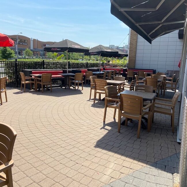 Presse Caf&eacute; -  Restaurants Near: H7T2S4