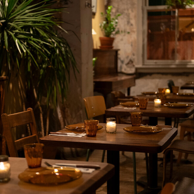 Caf&eacute; Parvis - Pastries Restaurants Near: H3B4E8