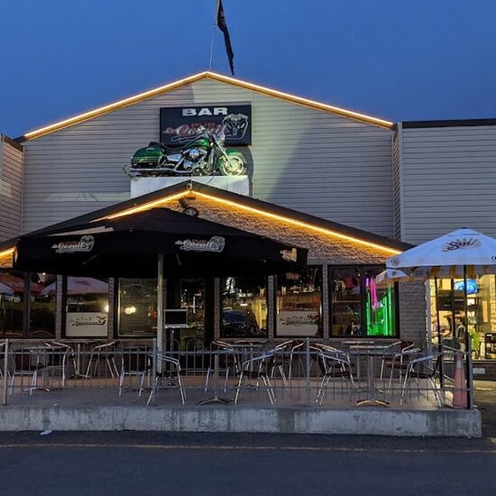 Pub Le Corail - Terrace Restaurants Near: G1M2E8