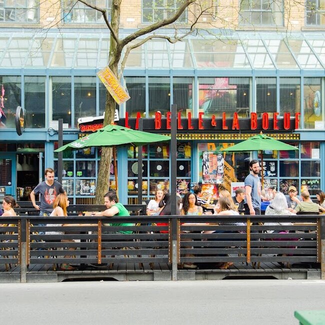 La Belle & La Boeuf - Burger Bar - Poutine, Breakfast, Bubble Tea Restaurants Near: H4E4H2