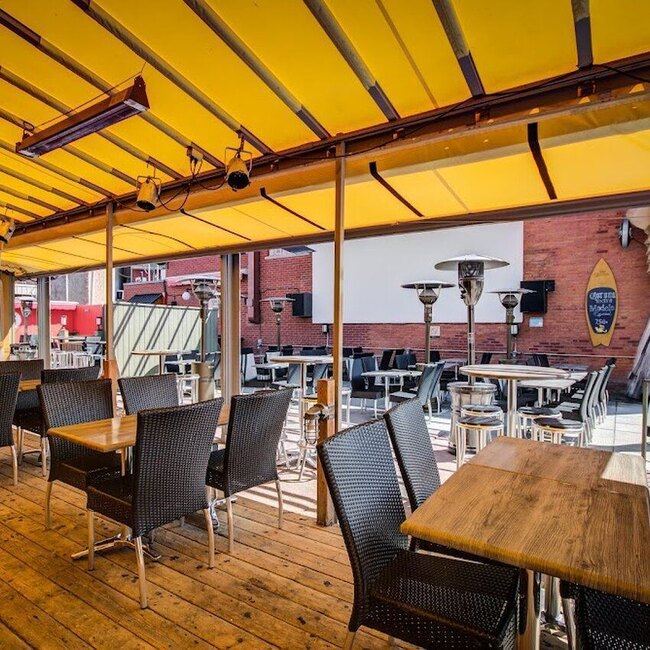 Aux 4 Jeudis - Restaurants Near: K2P1M5