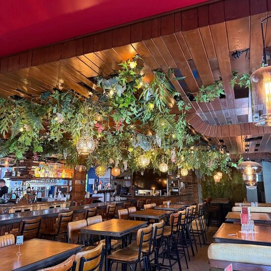 Grenade - Resto-bar et terrasse - Steakhouses, Poutine Restaurants in Montreal