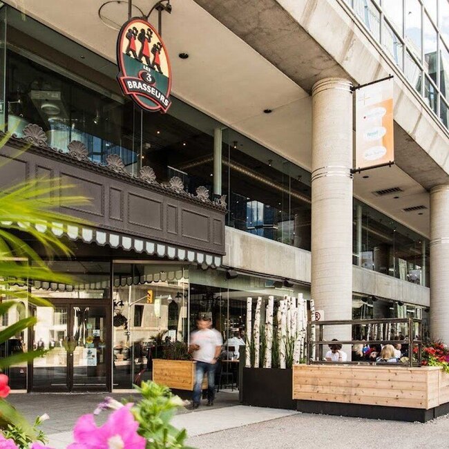 The 3 Brewers (Les 3 Brasseurs) - Restaurants 3-brasseurs &agrave; Montr&eacute;al