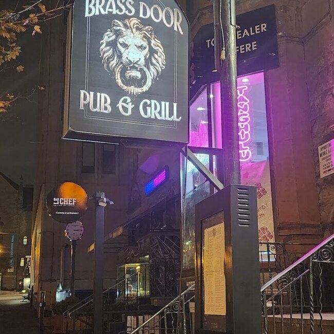 Brass Door Pub - Restaurants Terrasse Ouverts pour souper Centre-ville