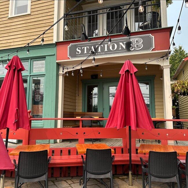 Station B - Restaurants Val-David