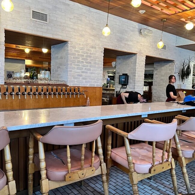 Brasserie Harricana / Restaurant & Boutique Restaurant