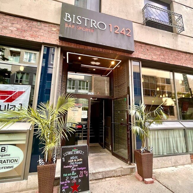 Bistro 1242 bar sportif Montreal Restaurant: Menu, Reviews & Reserve (2026)