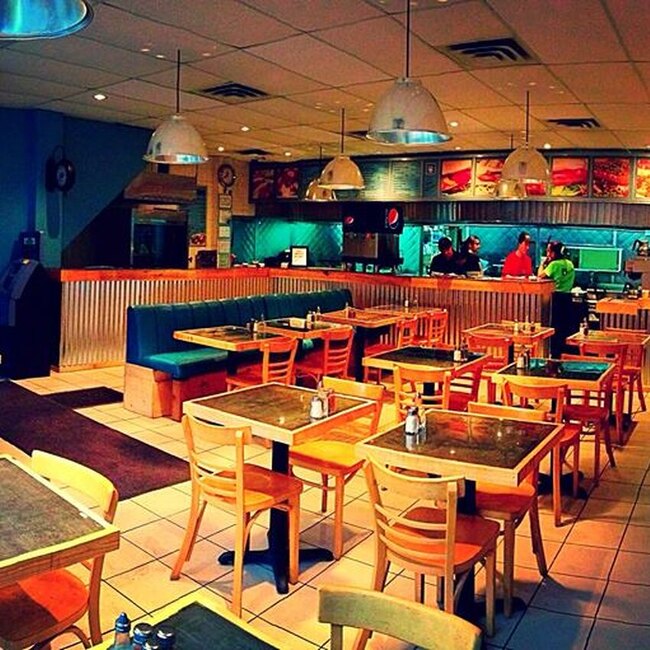 Casse-Croûte Normand - Burgers, Poutine Restaurants Near: H4E3H5