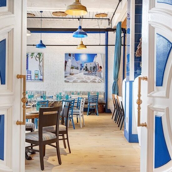 Petros Taverne Grecque Restaurant