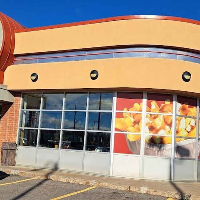 Ashton - BBQ, Poutine, Fried Chicken Restaurants in Lévis