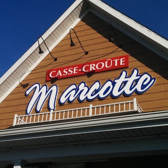 Casse-cro&ucirc;te Marcotte - BBQ, American, Poutine Restaurants in Quebec