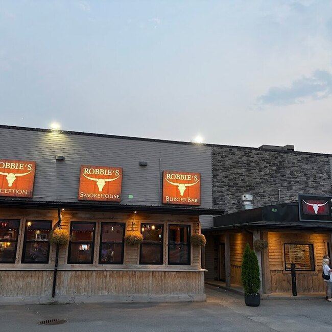 Robbie's Smokehouse & Burger Bar - Ch&acirc;teauguay Open Now Restaurants