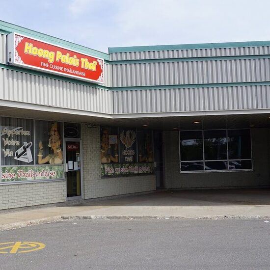 Hoong Palais Thai - Restaurants Entrée accessible aux fauteuils roulants de la Rive-Sud (Québec)