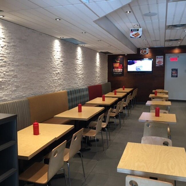 Piri Piri - Poutine, Caf&eacute;s, Tea, Bubble Tea Restaurants Near: J4H4E5