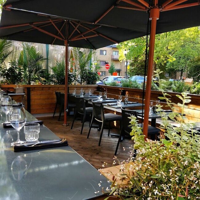 Restaurant Foxy - BBQ, Poutine, Bubble Tea, Tea Restaurants Near: H4E1A2