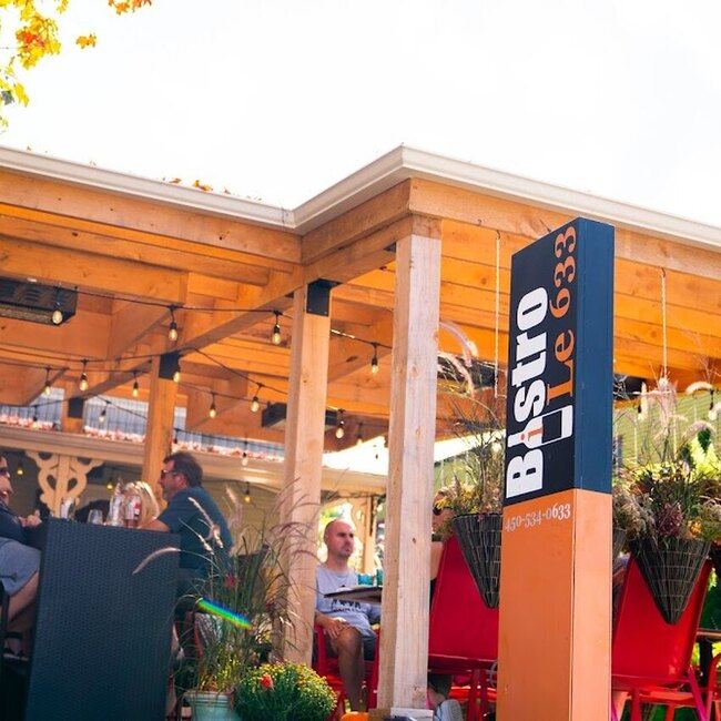 Bistro Le 633 - Restaurants près de: J2L2K4