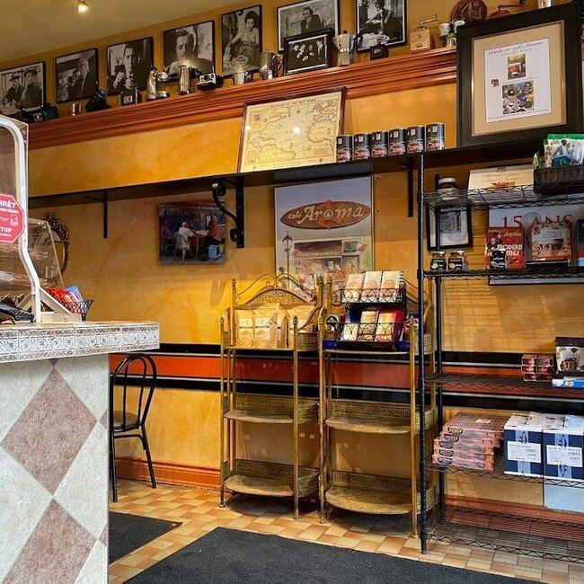 Cafe Aroma Paninoteca - Restaurants pr&egrave;s de: H2B2A1