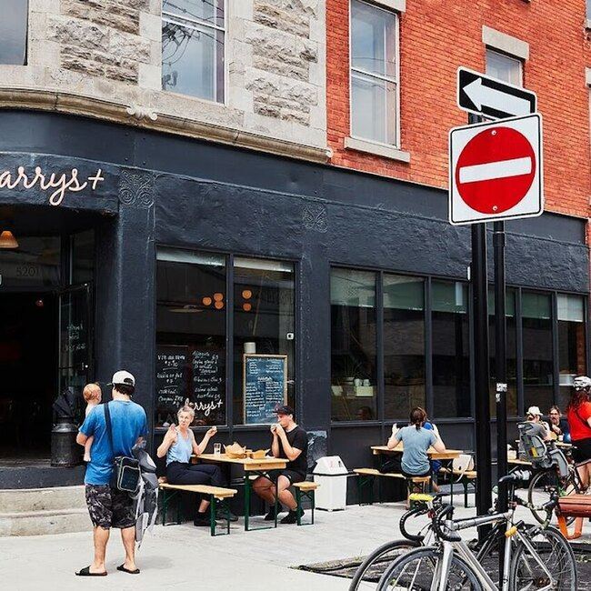 Larrys - Restaurants Grand choix de vins Ouverts le matin Montr&eacute;al