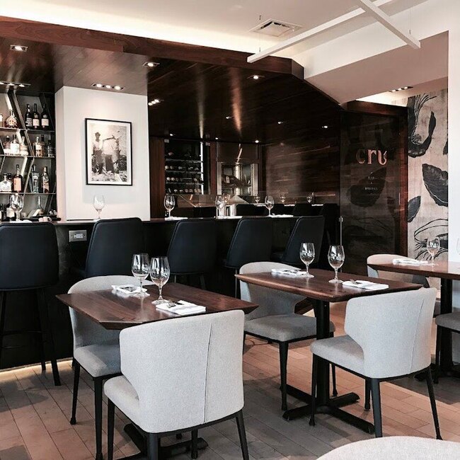 CRU - Bar &agrave; Huitres - Longueuil Terrace Restaurants