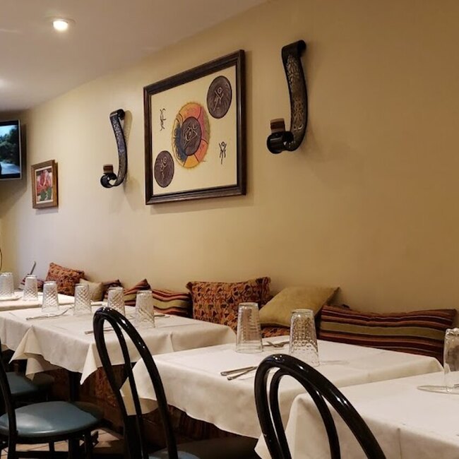 Casse-Croûte Sissi & Paul - Delivery, Takeout Available Restaurants Near: H2A3A1