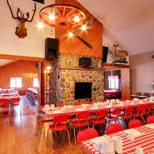 Erabli&egrave;re Au Toit Rouge - Restaurants &agrave; Mont-Saint-Gr&eacute;goire