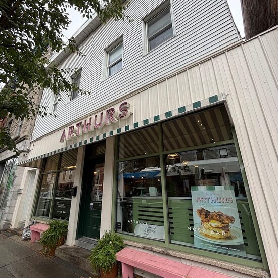 Arthurs Nosh Bar - Restaurants in Montreal