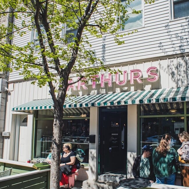 Arthurs Nosh Bar - Restaurants Livraison, Brunch, Commande en ligne pr&egrave;s de: H4E3J1