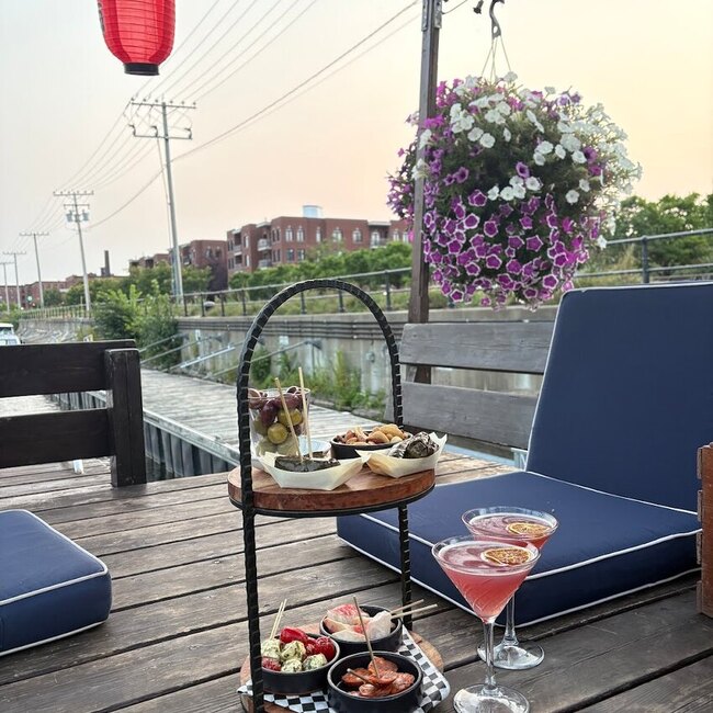 Canal Lounge - Bubble Tea, Tea, Cafés Restaurants Near: H4E1A2