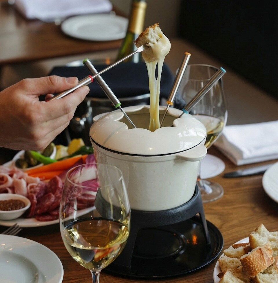 LÎle de France Celebrates Winter with Fondue Février
