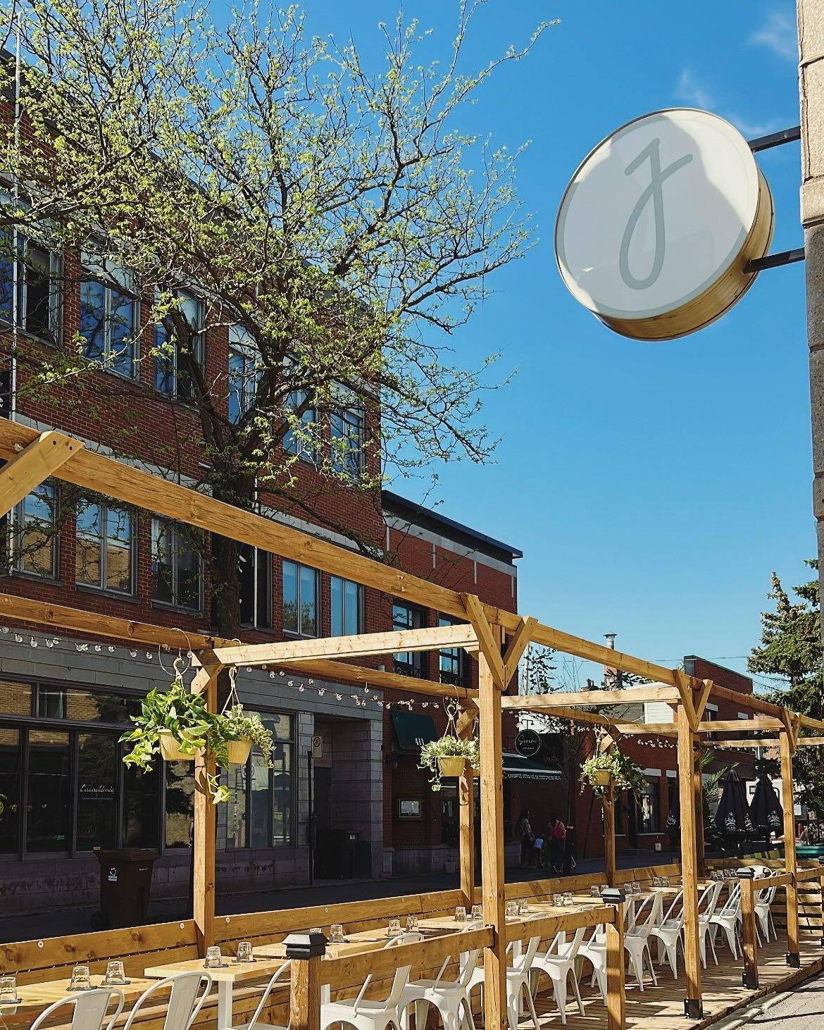 Le Joséphine dévoile sa nouvelle terrasse et son menu estival!