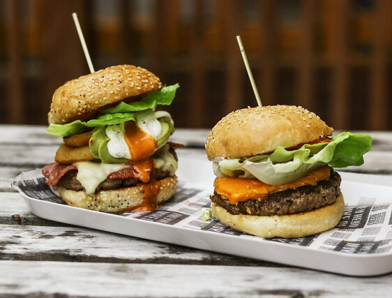 The 12 Best Burgers in Montreal to Try Right Now (2026 Edition)