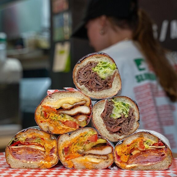 BOSSA amène ses célèbres sandwichs italiens au Quartier DIX30