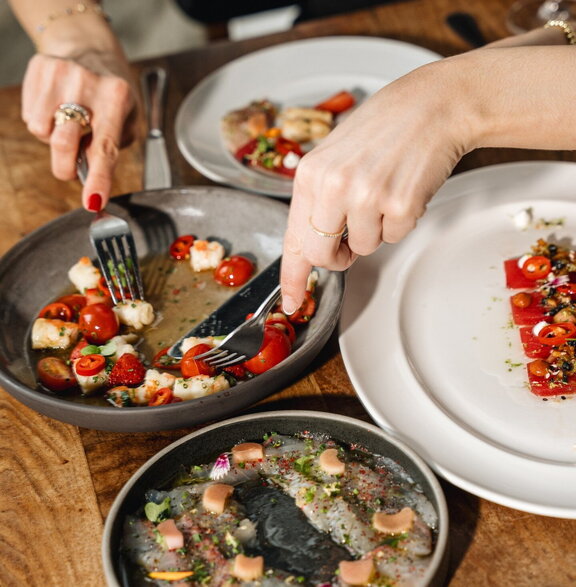 The Best Places to Enjoy Fresh Fish, Oysters, Crudo & Tartare in Montreal This Summer