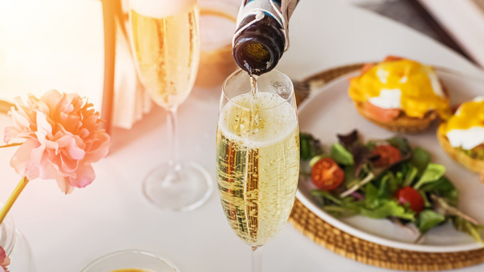 Mimosas, musique et brunchs festifs : les meilleures expériences à Montréal