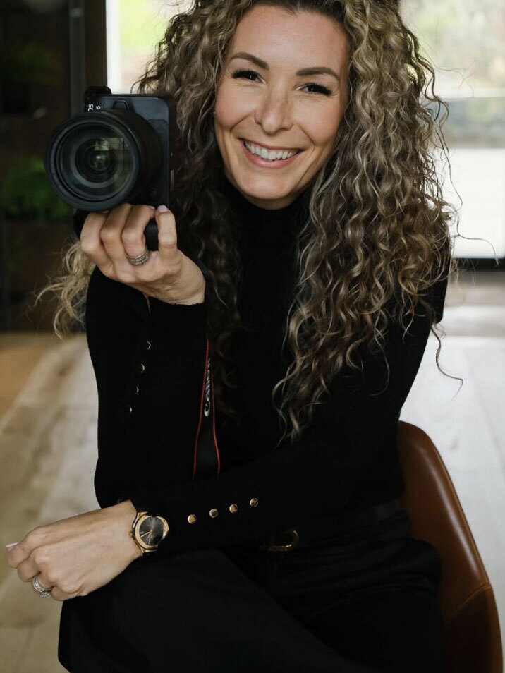 Lartiste photographe Fanny B. présente son premier vernissage Événement