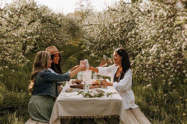 Pique-niques au coeur des vergers en fleurs au Domaine Lafrance